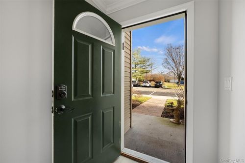 827-827 Portofino Pl, Melville, NY, 11747-5245 | Card Image