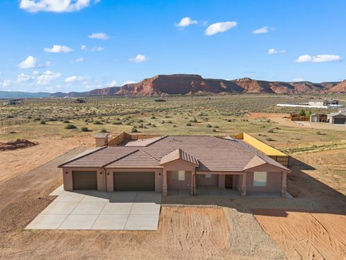 1930 S Crimson Rd, Kanab, UT, 84741-1258 | Card Image
