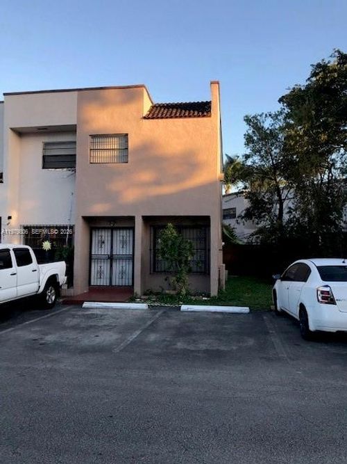 221-221 Nw 109th Ave, Miami, FL, 33172-5200 | Card Image