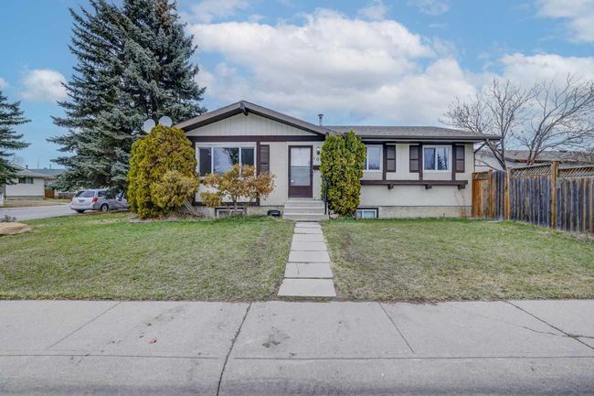 104 Malvern Court Ne, Home with 5 bedrooms, 2 bathrooms and 2 parking in Calgary AB | Image 1