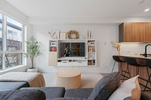 7-533 E 3rd St, North Vancouver, BC, V7L1G4 | Card Image