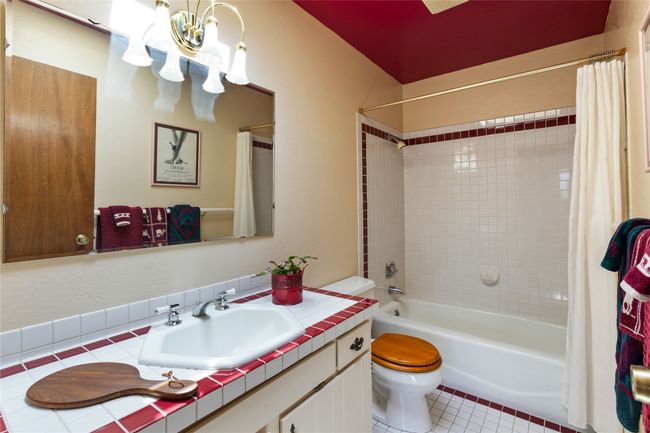 Upstairs Bath | Image 30