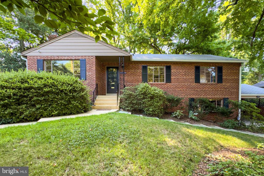 Residential in FALLS CHURCH 3