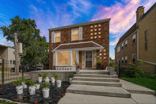 2744 W Catalpa Ave, Chicago, IL, 60625-3216 | Card Image