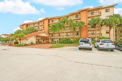 205 - 1201 Seafarer Circle, Condo with 2 bedrooms, 2 bathrooms and null parking in Jupiter FL | Image 2