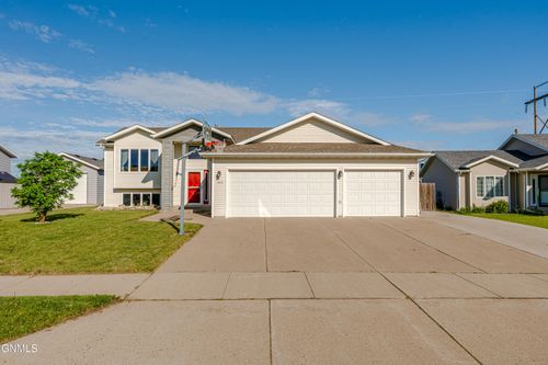 1015 Plainview Dr Se, Mandan, ND, 58554-5095 | Card Image