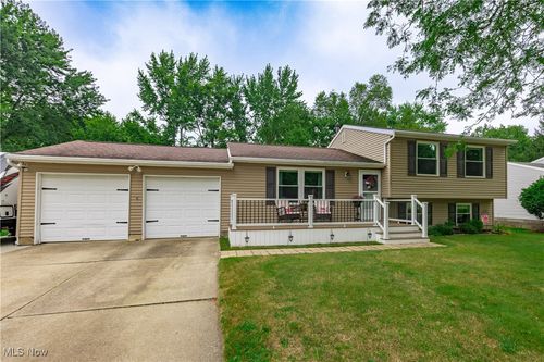 4301 Elmhurst Dr, Stow, OH, 44224-2752 | Card Image