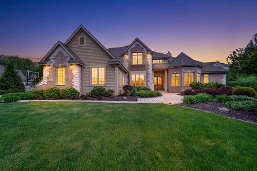 N52W21378 Golfview Dr, Menomonee Falls, WI, 53051-6268 | Card Image