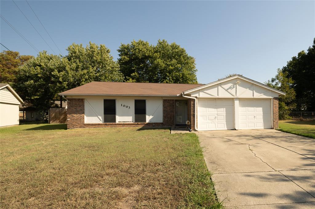 Parkwood Ct, Gainesville, TX 76240