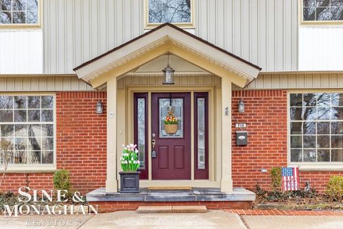 715 Pear Tree Ln, Grosse Pointe Woods, MI, 48236-2722 | Card Image