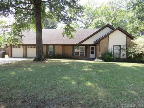 201 Berkshire Cir, Jacksonville, AR, 72076-3304 | Card Image
