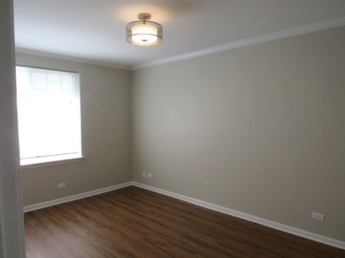 255 W Treehouse Ln, Round Lake, IL, 60073-3591 | Card Image