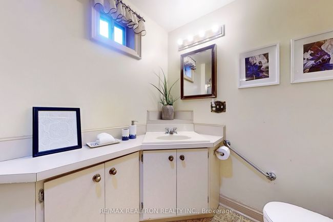 140 Lisgar St, House attached with 3 bedrooms, 2 bathrooms and null parking in Toronto ON | Image 17