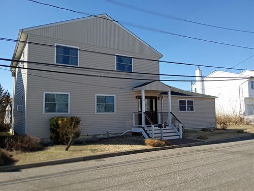 2706 Peconic Ave, Seaford, NY, 11783-3438 | Card Image