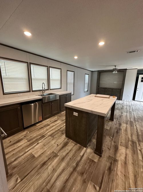 19 Green Mdws, Knippa, TX, 78870 | Card Image