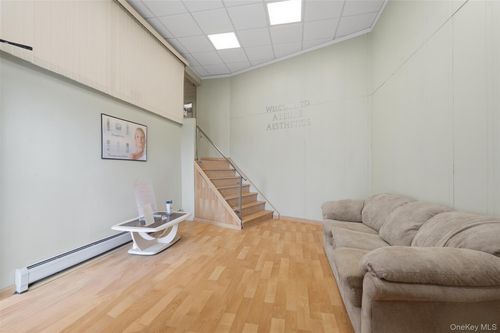 274 N Route 303, West Nyack, NY, 10994-1608 | Card Image