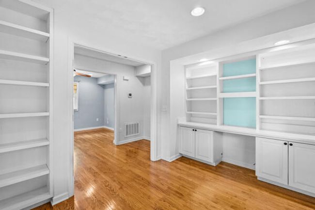 Office with built in shelves | Image 8