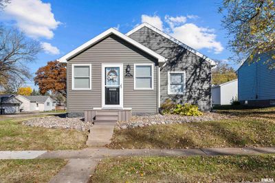 2504 Bellevue Avenue, House other with 3 bedrooms, 2 bathrooms and null parking in Bettendorf IA | Image 1