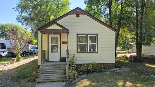 1540 14 1/2 St S, Fargo, ND, 58103-4018 | Card Image
