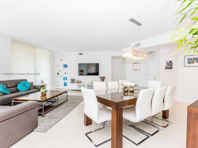 APT-102 - 3370 Ne 190 Th St, Condo with 2 bedrooms, 3 bathrooms and null parking in Aventura FL | Image 25