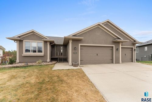 816 Snowberry Cir, Brandon, SD, 57005 | Card Image