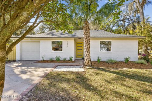 1050 Magnolia Landing Dr, Jacksonville, FL, 32233-2756 | Card Image