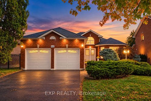 44 Finnegan Place, Whitby, ON, L1R2K9 | Card Image