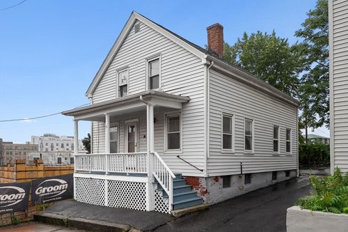 13 Oxford St, Lynn, MA, 01902-3984 | Card Image
