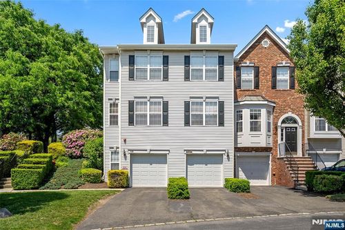 537 Coventry Dr, Nutley, NJ, 07110-3951 | Card Image
