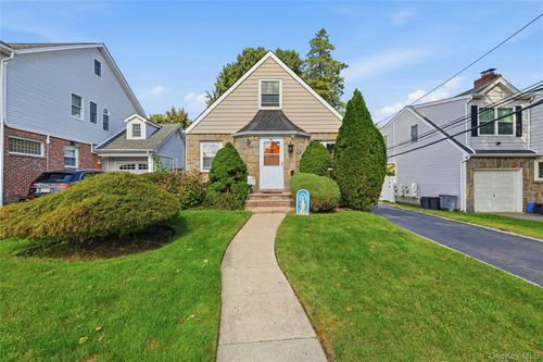39 Primrose Drive, North Hempstead, NY, 11040 | Card Image