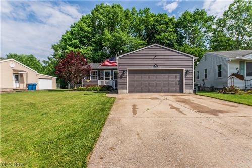 949 Saul Dr, Hubbard, OH, 44425-1261 | Card Image