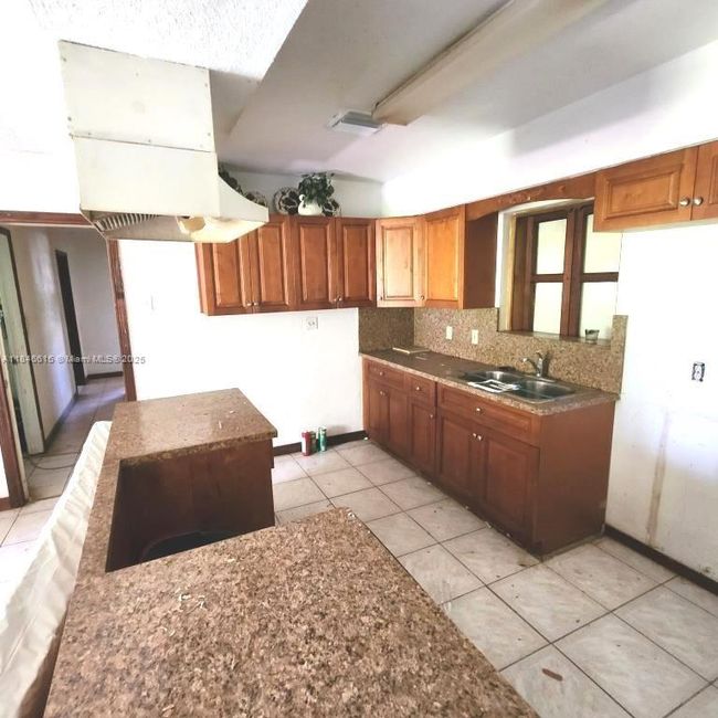 3250 Bacom Point Rd, House other with 5 bedrooms, 2 bathrooms and null parking in Pahokee FL | Image 5