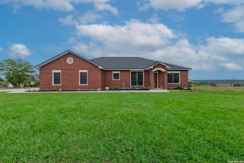 700 Lake Valley Dr, La Vernia, TX, 78121-5115 | Card Image