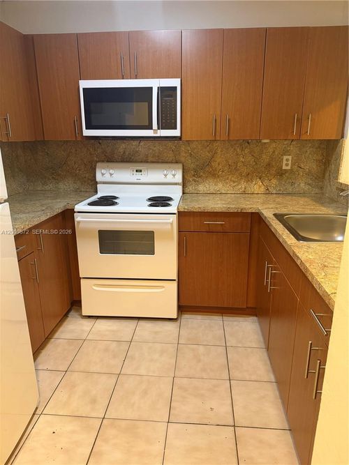 209-8185 Nw 7th St, Miami, FL, 33126-4047 | Card Image