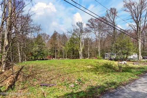 23 Sky Hawk Ln, Gouldsboro, PA, 18424-8876 | Card Image