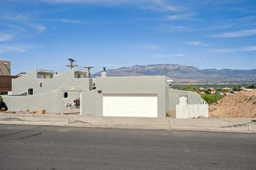 10520 Redbud St Nw, Albuquerque, NM, 87114-5001 | Card Image