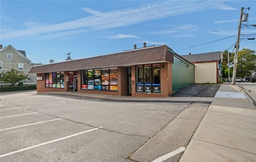 236 Broadway Avenue, Newport, RI, 02840 | Card Image