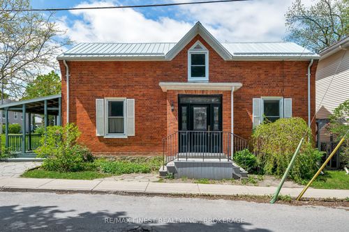 8 Catherine St, Picton, ON, K0K2T0 | Card Image