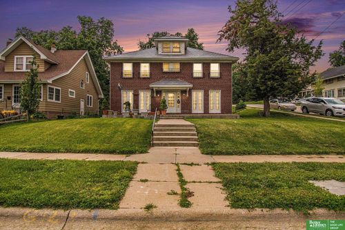 1100 S 35 Avenue, Omaha, NE, 68105 | Card Image