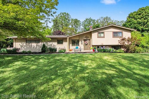 1372 New Life Ln, Rochester Hills, MI, 48309-1749 | Card Image