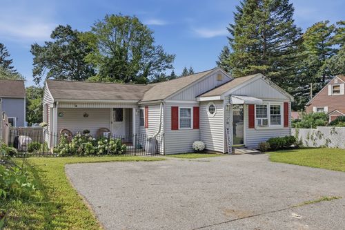 68 Hilltop Rd, Dracut, MA, 01826-2010 | Card Image