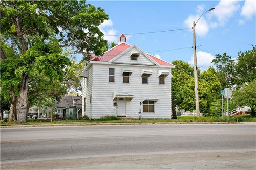 511 E 9th St, Trenton, MO, 64683-2208 | Card Image