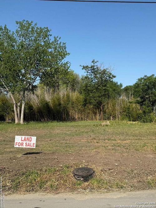 1316 N San Marcos St, Seguin, TX, 78155-2747 | Card Image