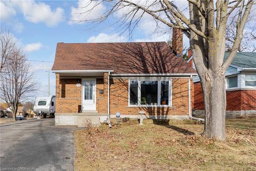 52 Dover St, Waterloo, ON, N2J1Z1 | Card Image