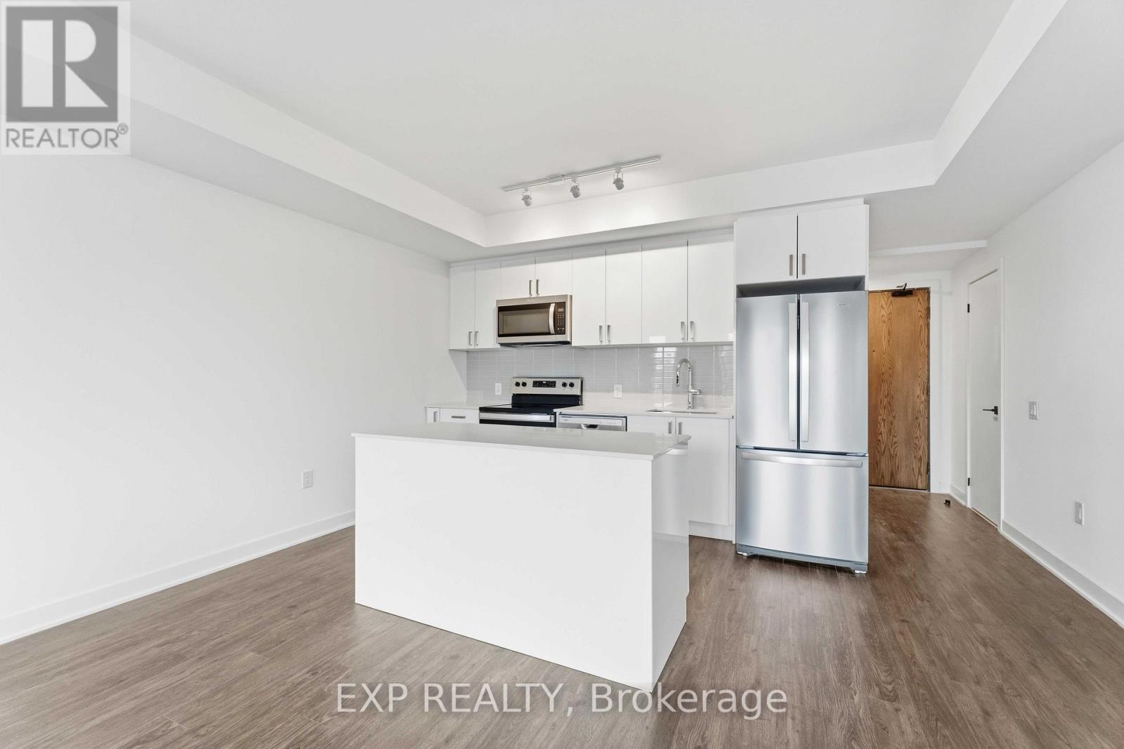 Residential in Hamilton (Riverdale) 5