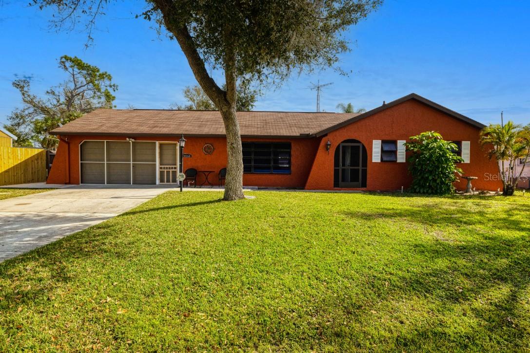 1310 Eagle Street, For Sale in Port Charlotte Zoocasa