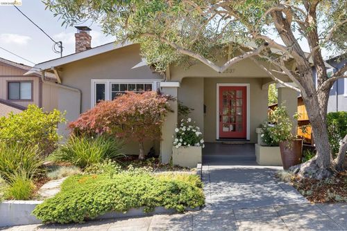 2537 Scenic Ave, Oakland, CA, 94602-3024 | Card Image