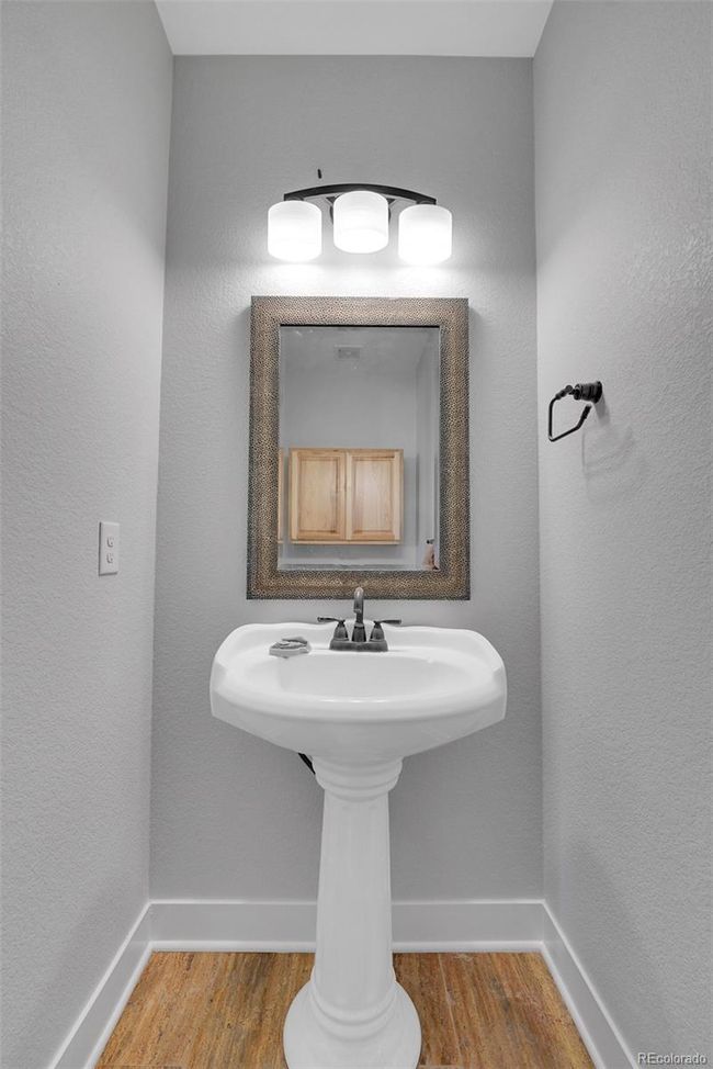 Vanity master bath | Image 10