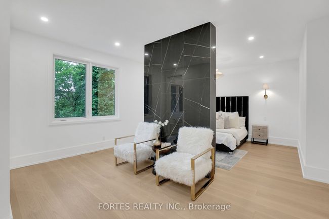 16 Cadillac Ave, House other with 5 bedrooms, 5 bathrooms and 4 parking in North York ON | Image 21