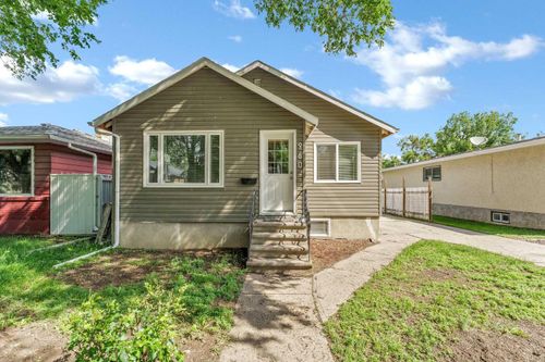 960 5 St Se, Medicine Hat, AB, T1A0P4 | Card Image
